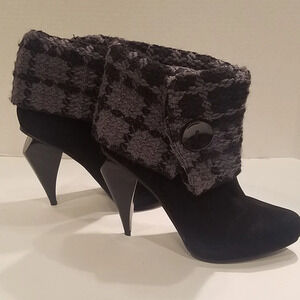 Dollhouse  booties Size  6,5